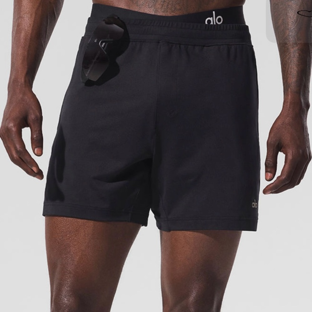 LIKE NEW Alo Yoga 7" Conquer React Performance Short